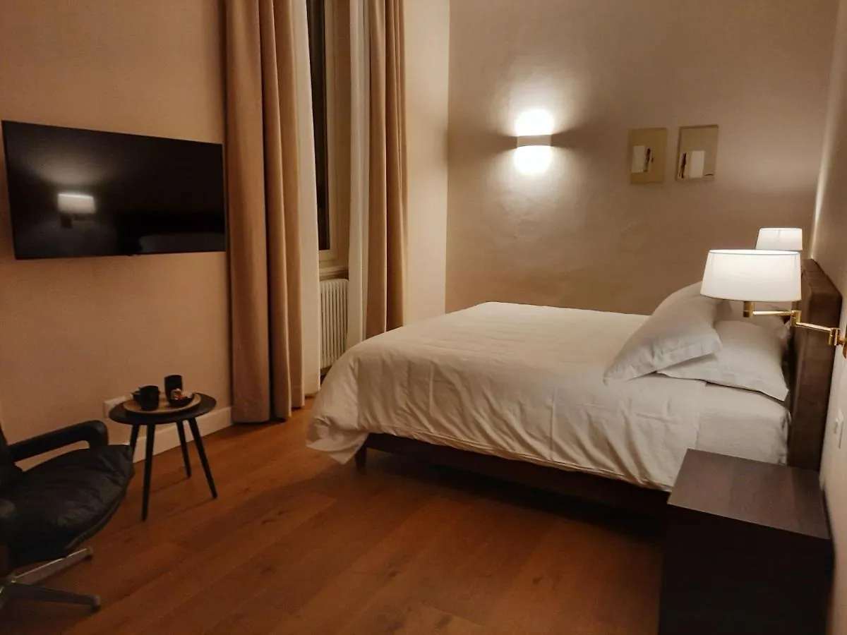 Guest house Santagata Bed&Breakfast Como Italy