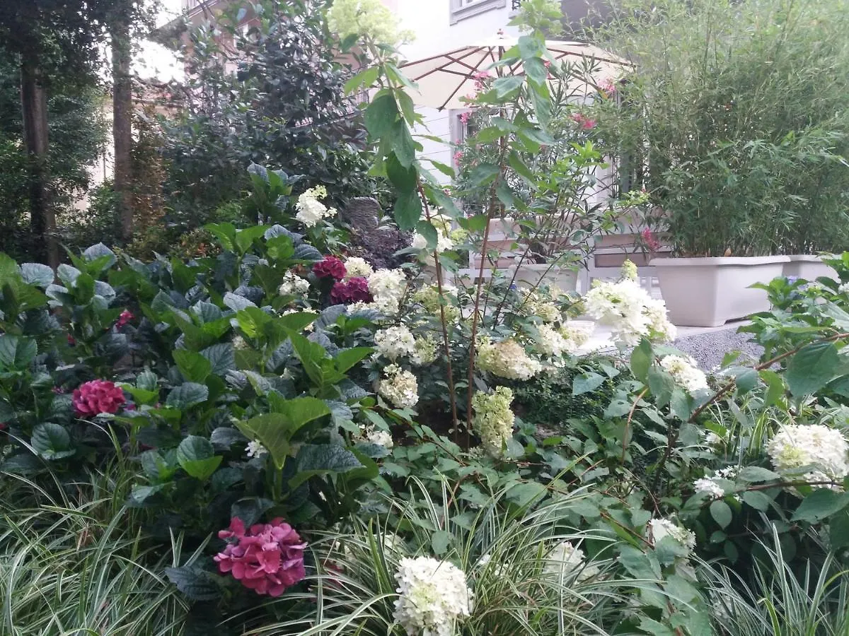Guest house Santagata Bed&Breakfast Como Italy