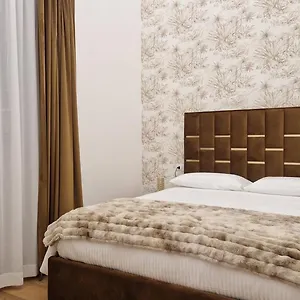 https://la-maison-del-duomo.catania-hotels.net