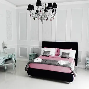 https://corte-del-pascia.lecce-hotels.com